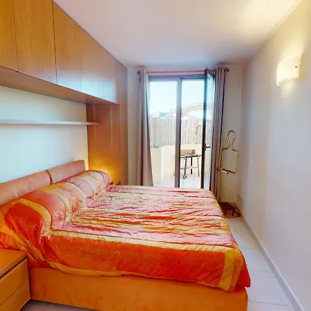 Apartment 2 Pieces Avec Terrasse, Jardin Et Parking Dans Avec Piscine A - Fr-1-196-313 *