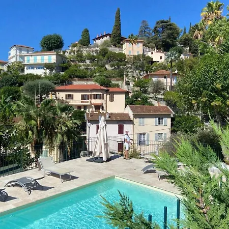 2 Pieces Avec Terrasse, Jardin Et Parking Dans Avec Piscine A - Fr-1-196-313